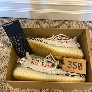 Yeezy Boost 350 V2 Zebra